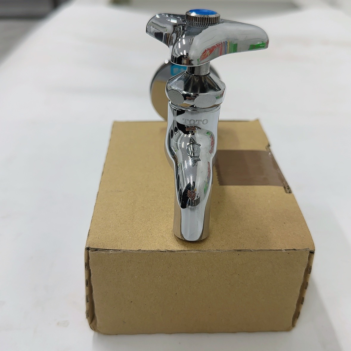 Vòi nước gắn tường TOTO T23BNR13C