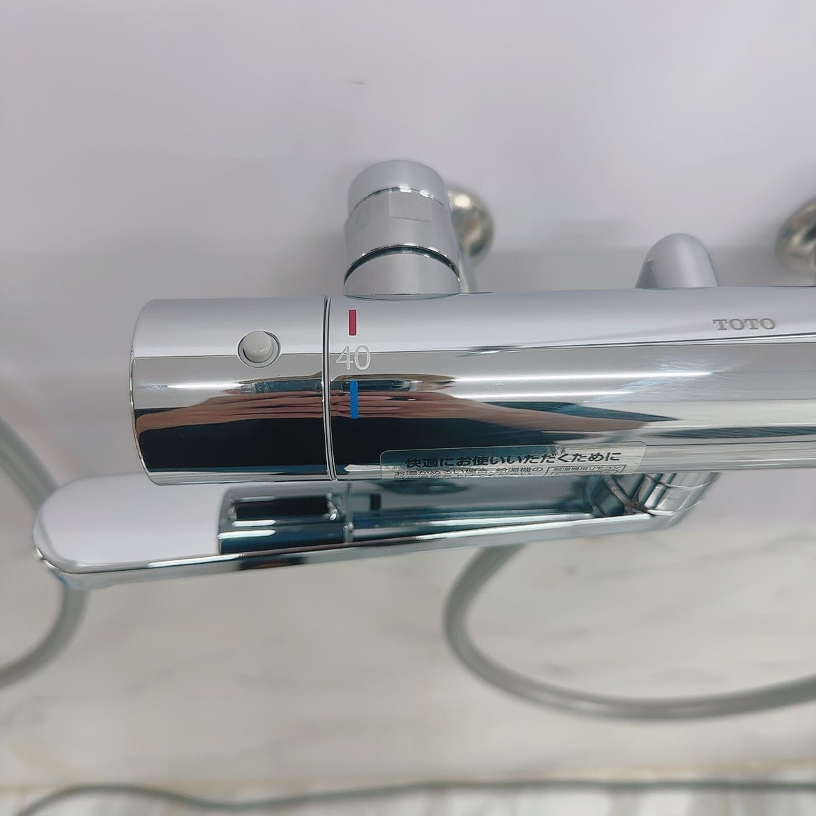 Sen tắm TOTO TBV03405J tay sen hiện đại