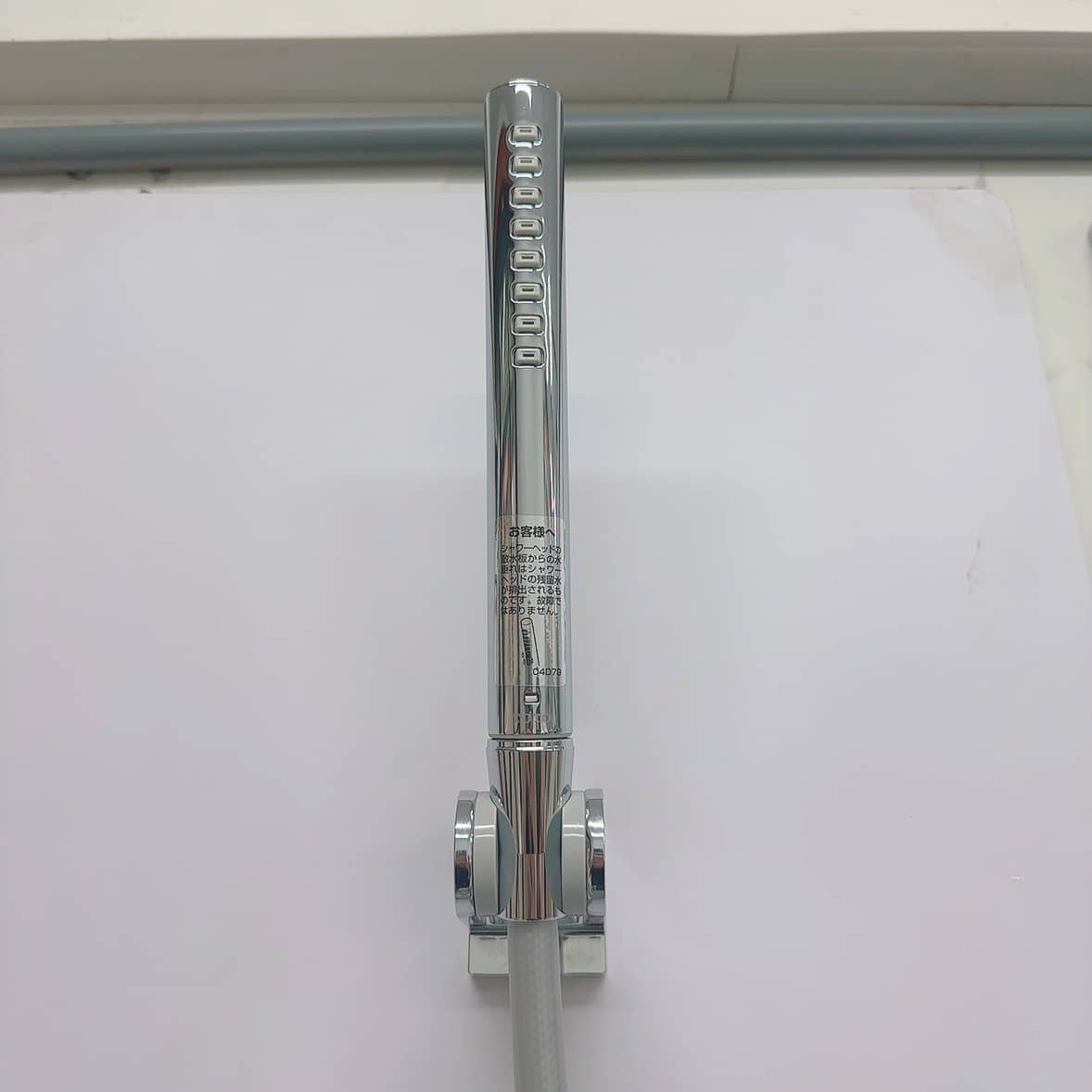 Sen tắm TOTO TBV03405J tay sen hiện đại