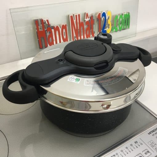 Nồi áp suất T-Fal dung tích 5,2L one touch được tráng lớp Titan chống dính
