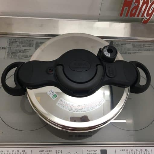 Nồi áp suất T-Fal dung tích 5,2L one touch được tráng lớp Titan chống dính