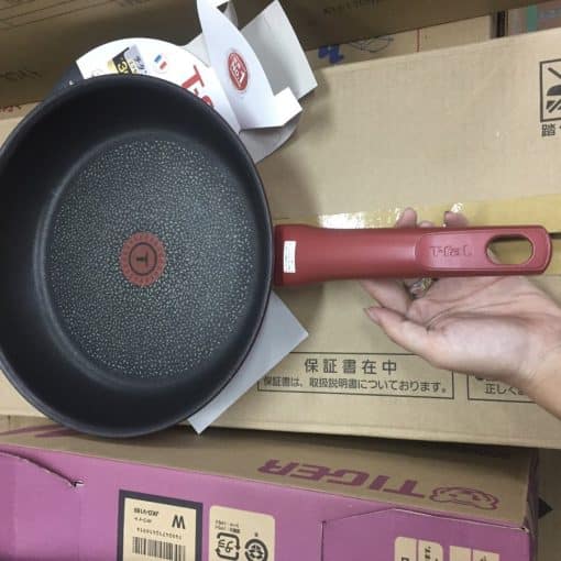 Chảo chiên T-Fal C62205 loại 26CM với lớp phủ Titanium