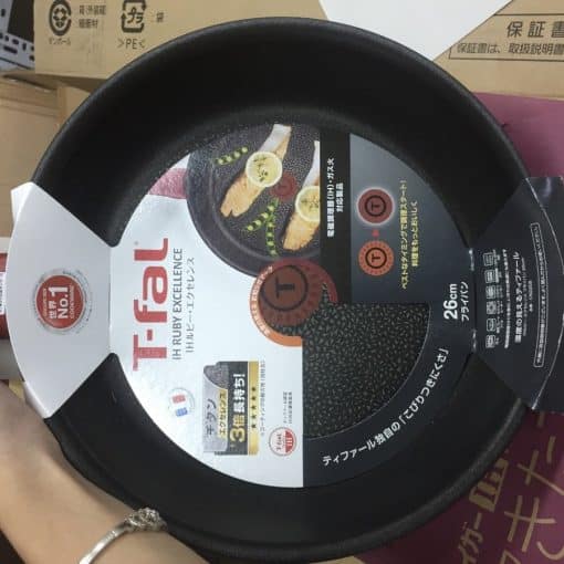 Chảo chiên T-Fal C62205 loại 26CM với lớp phủ Titanium