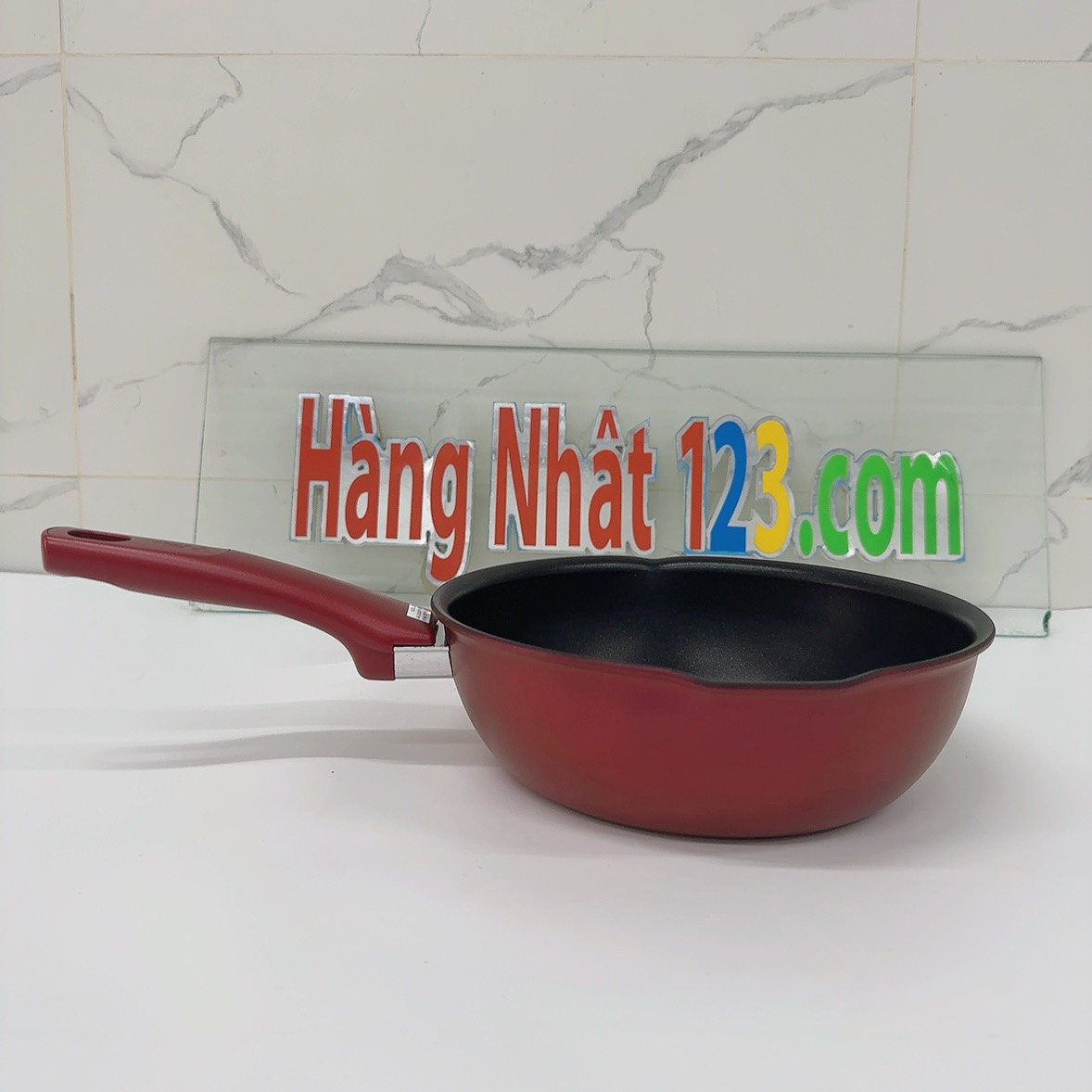 Chảo chiên T-Fal G26275 loại 22cm với lớp phủ Titanium