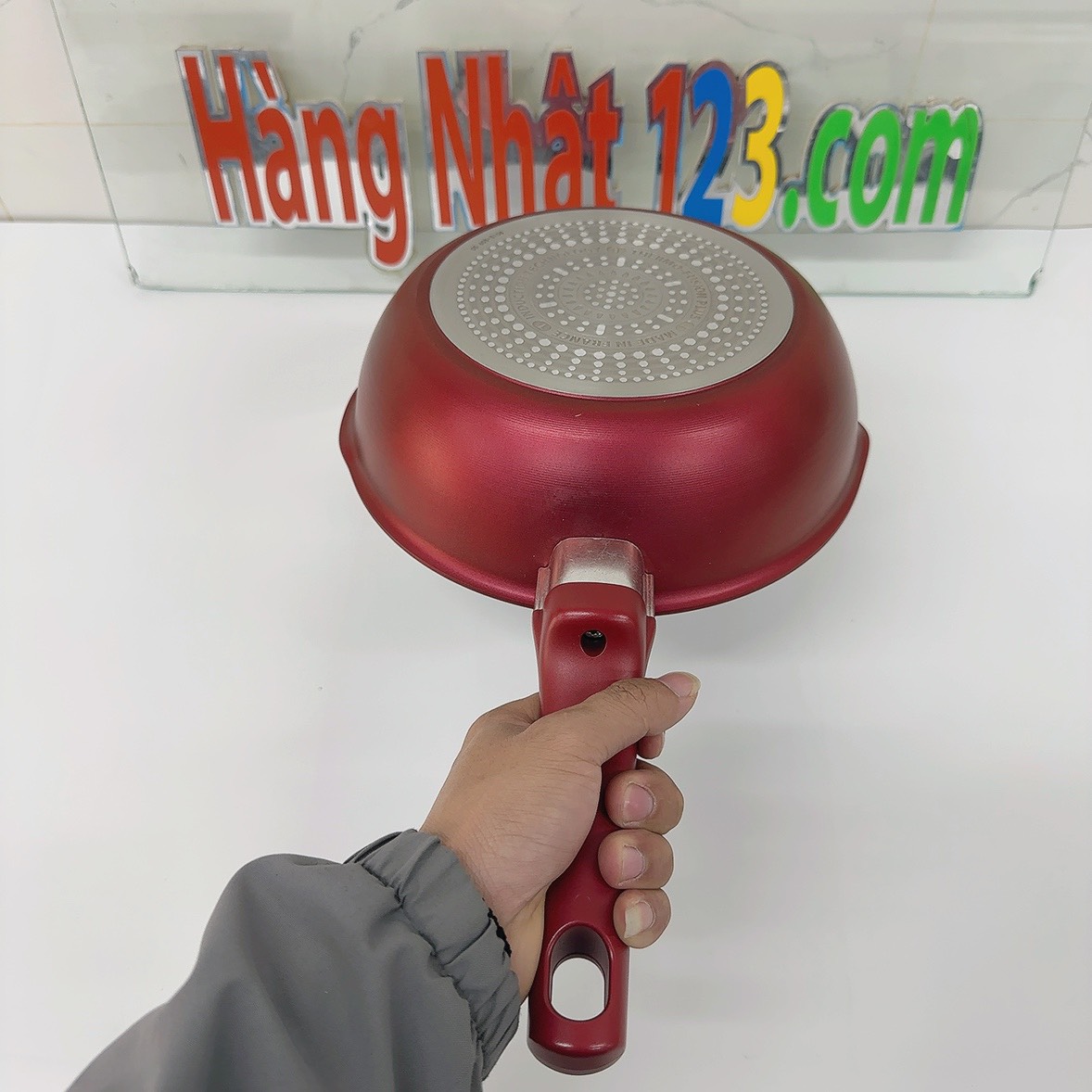 Chảo chiên T-Fal G26275 loại 22cm với lớp phủ Titanium