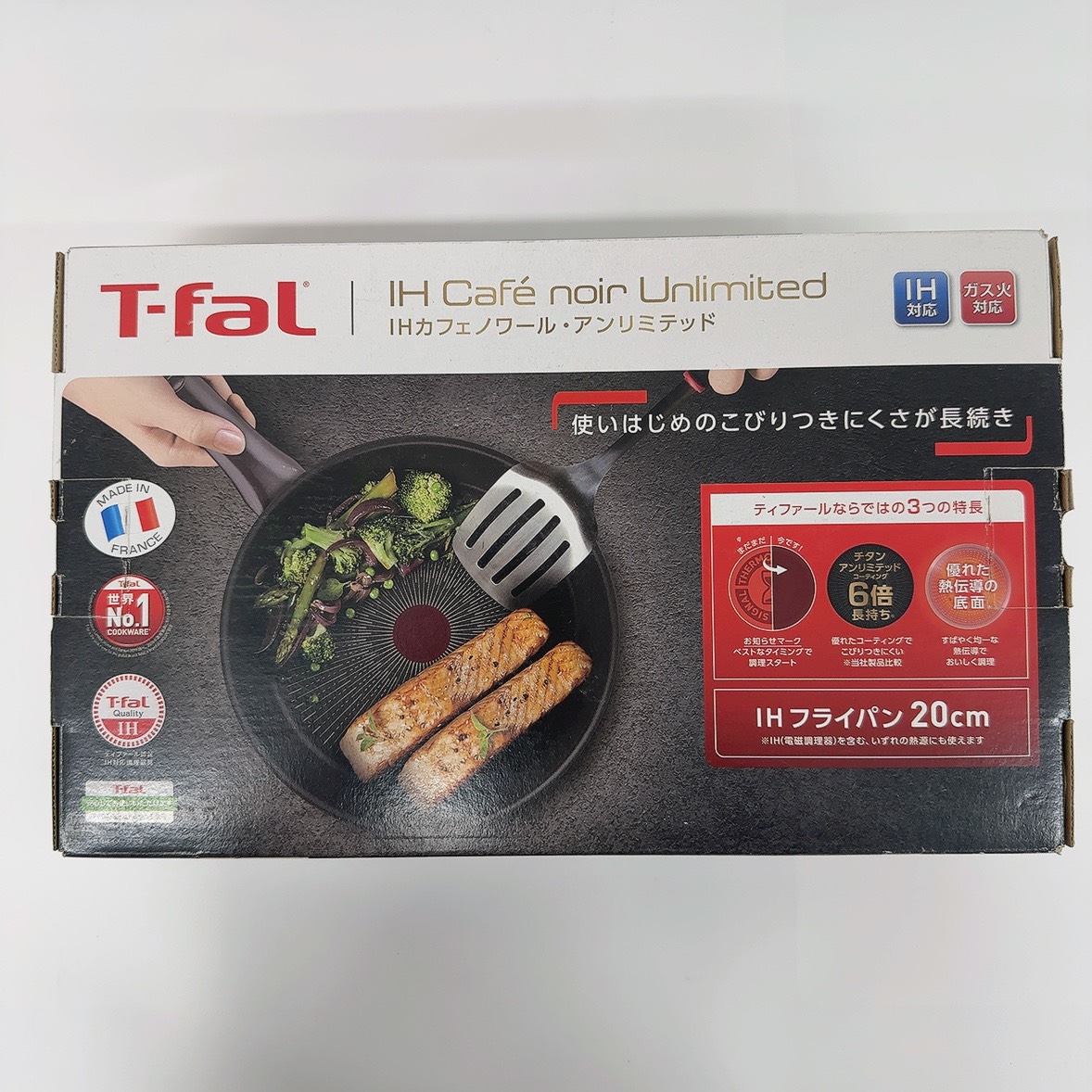 Chảo chiên T-Fal G26302 loại 20Cm với lớp phủ Titanium