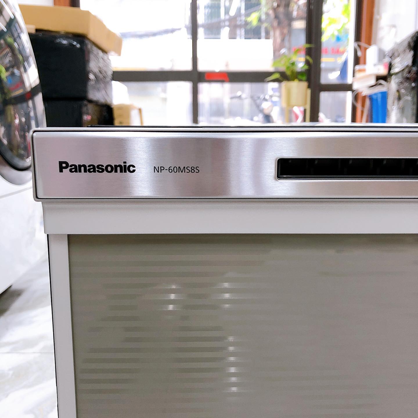 Máy rửa bát âm tủ Panasonic NP-60MS8S