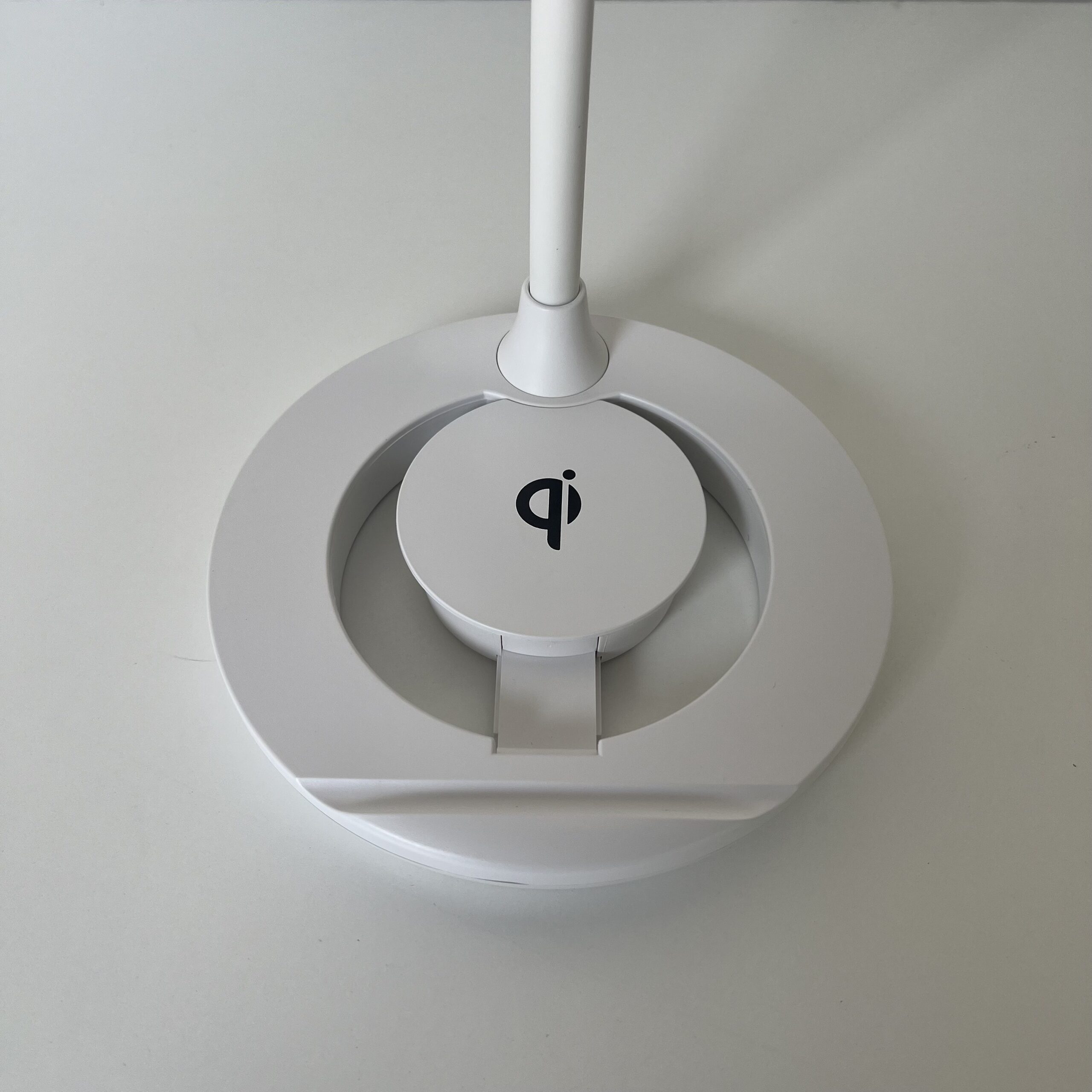 Đèn để bàn kết hợp sạc không dây Gentos COSDL-88