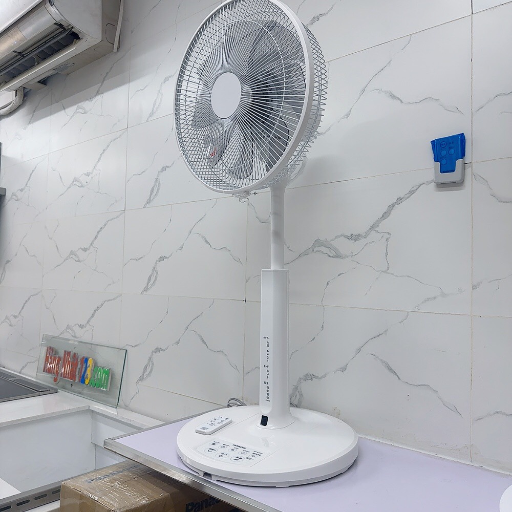 Quạt điện Hitachi HEF-AL300F thiết kế 8 cánh