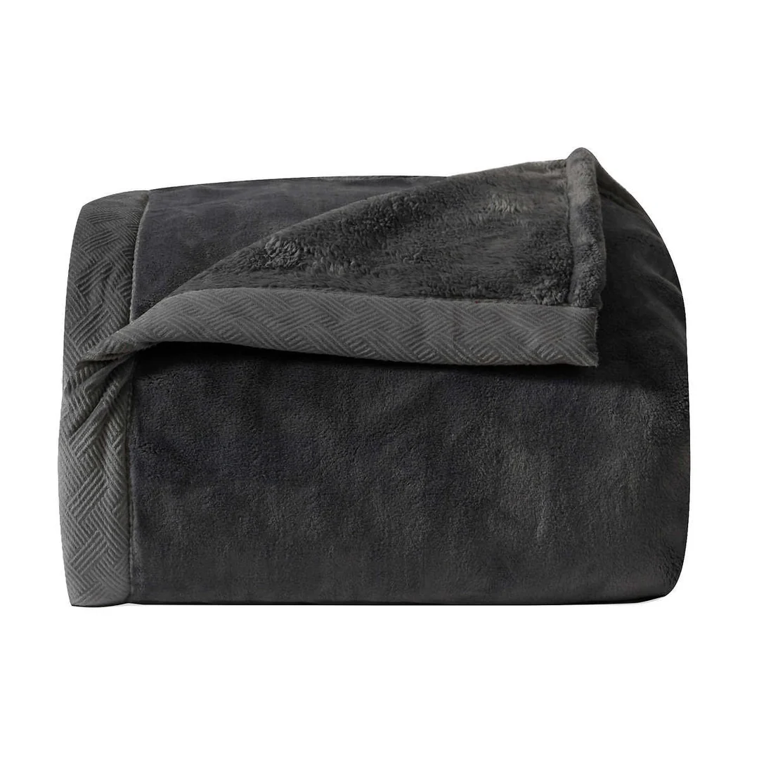 Chăn lông cừu Kirkland Plush Blanket Queen