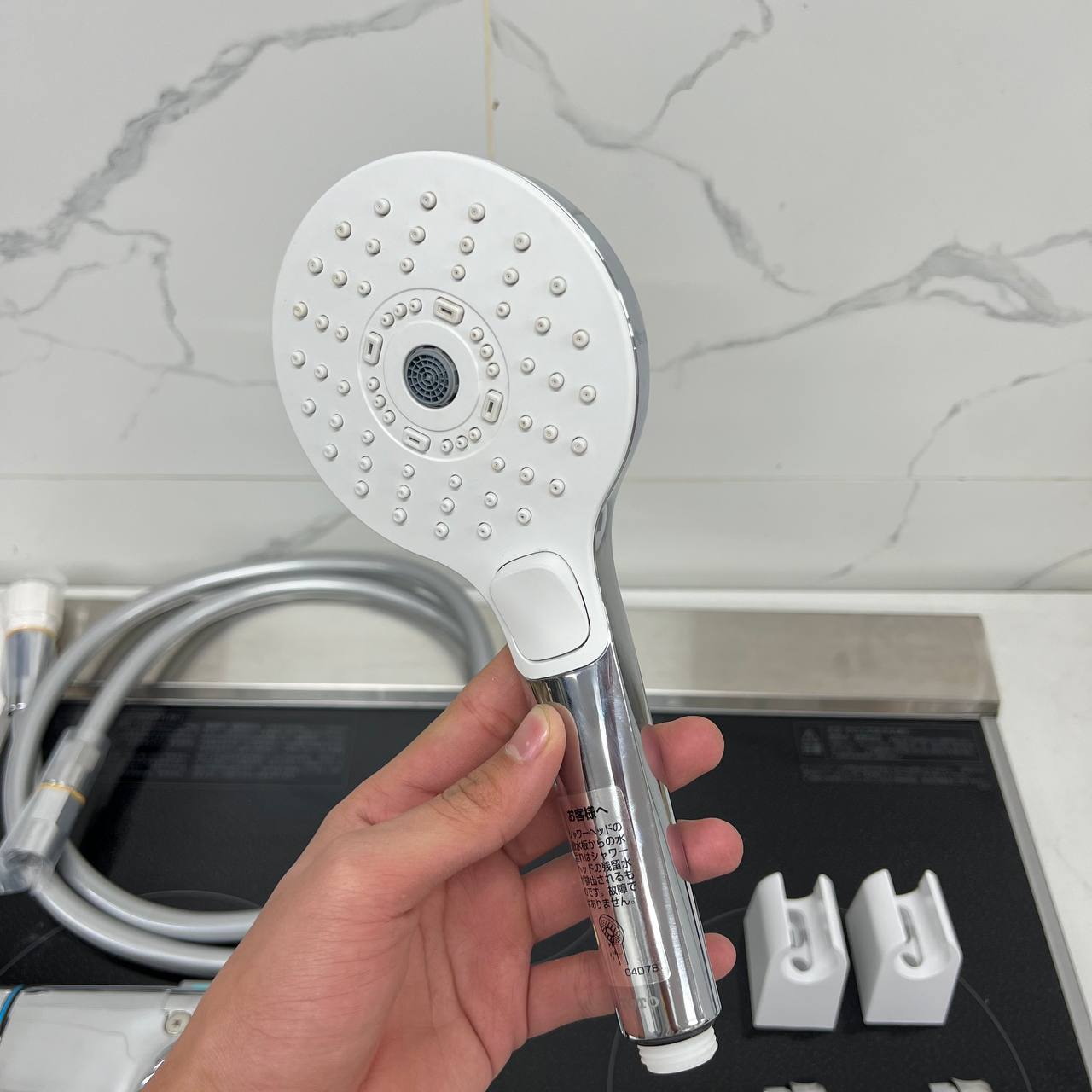 Sen tắm TOTO TMN40STY4 có nút bấm điều chỉnh tia nước