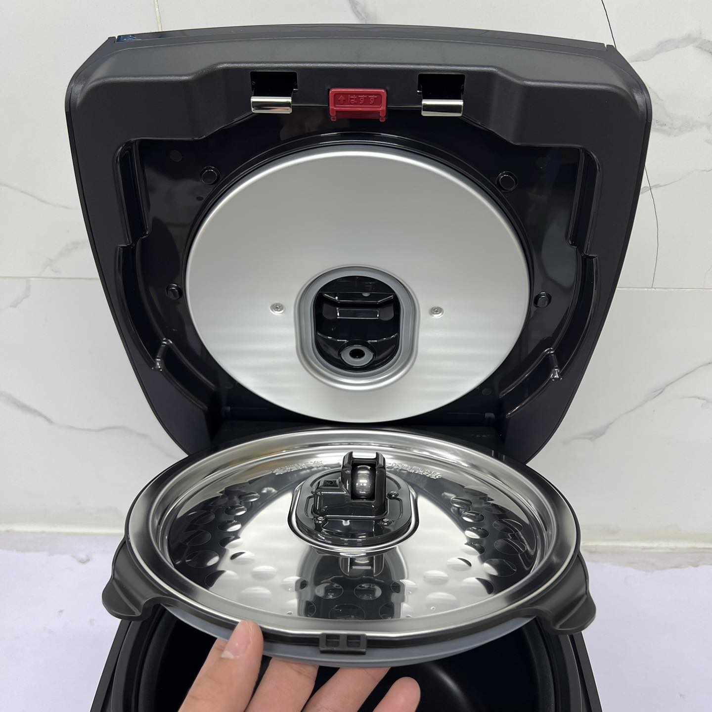 Nồi cơm điện Tiger JPV-C180 KG cao tần, áp suất