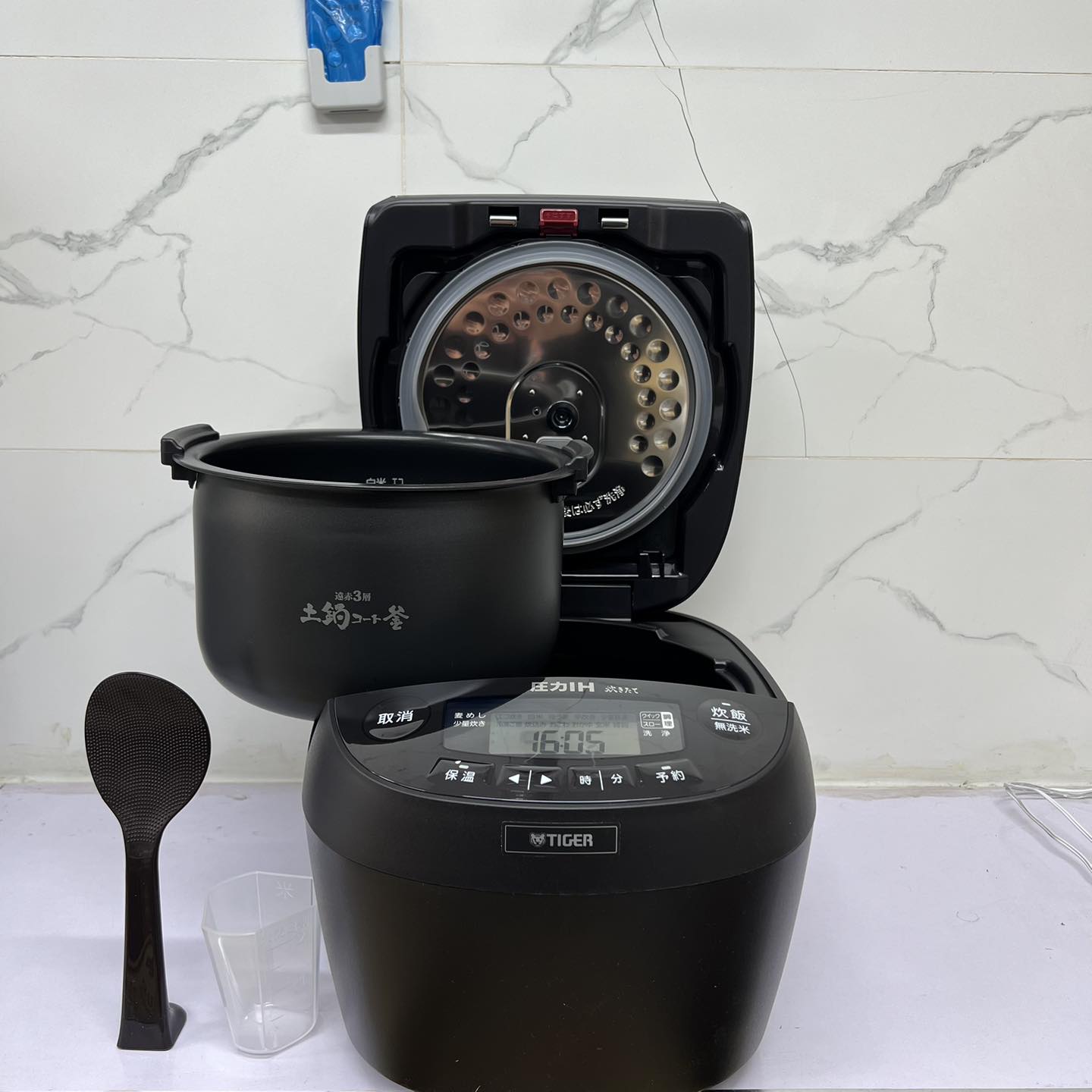 Nồi cơm điện Tiger JPV-C180 KG cao tần, áp suất