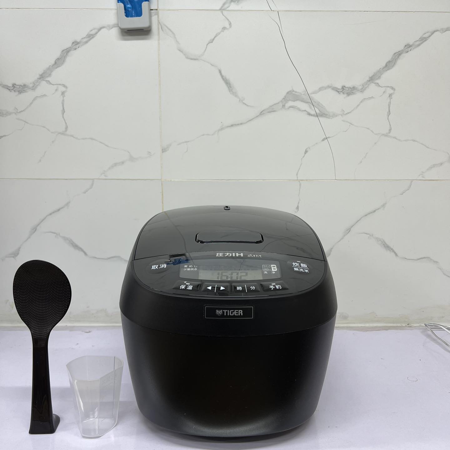 Nồi cơm điện Tiger JPV-C180 KG cao tần, áp suất