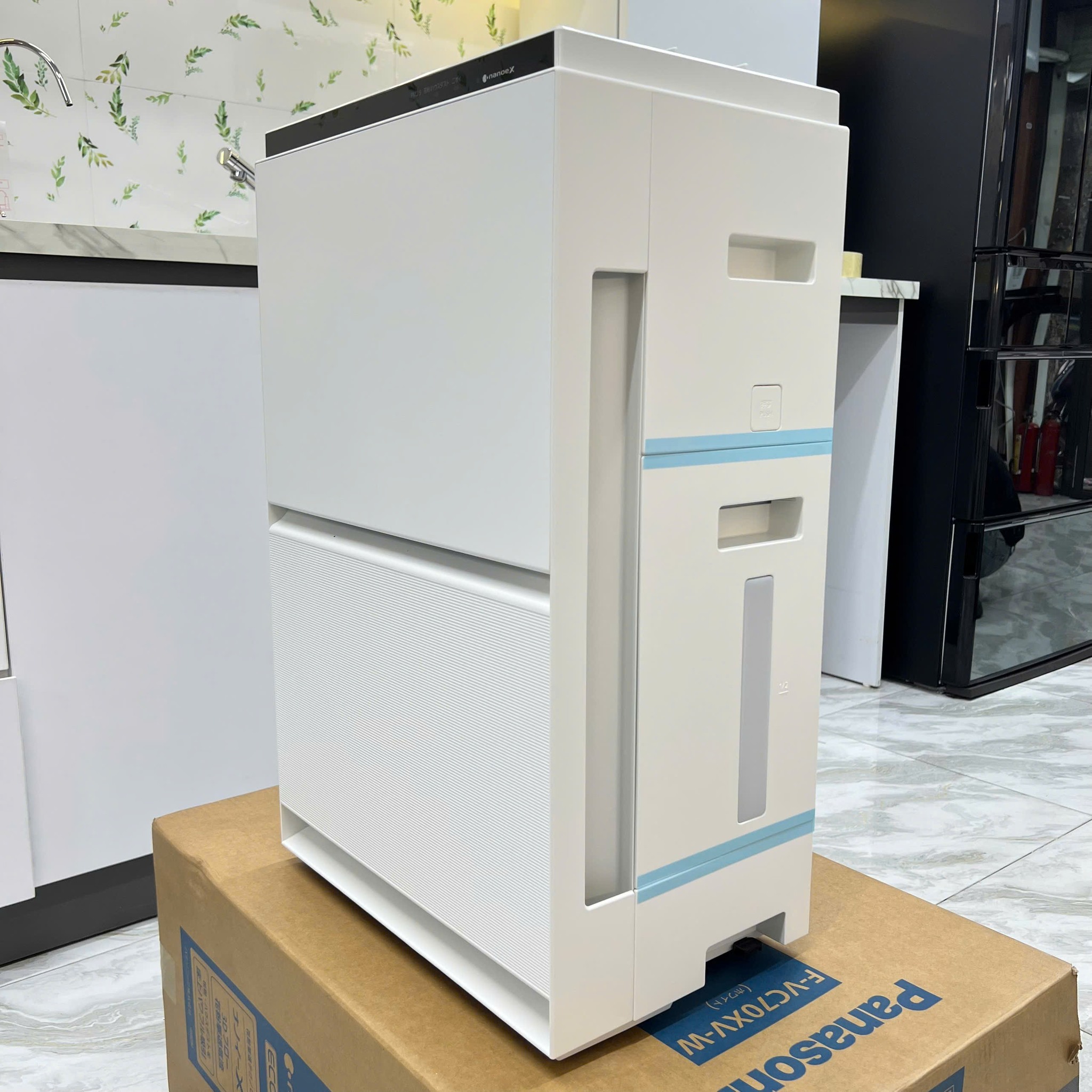 Máy lọc không khí Panasonic F-VC70XV-W (màu trắng)