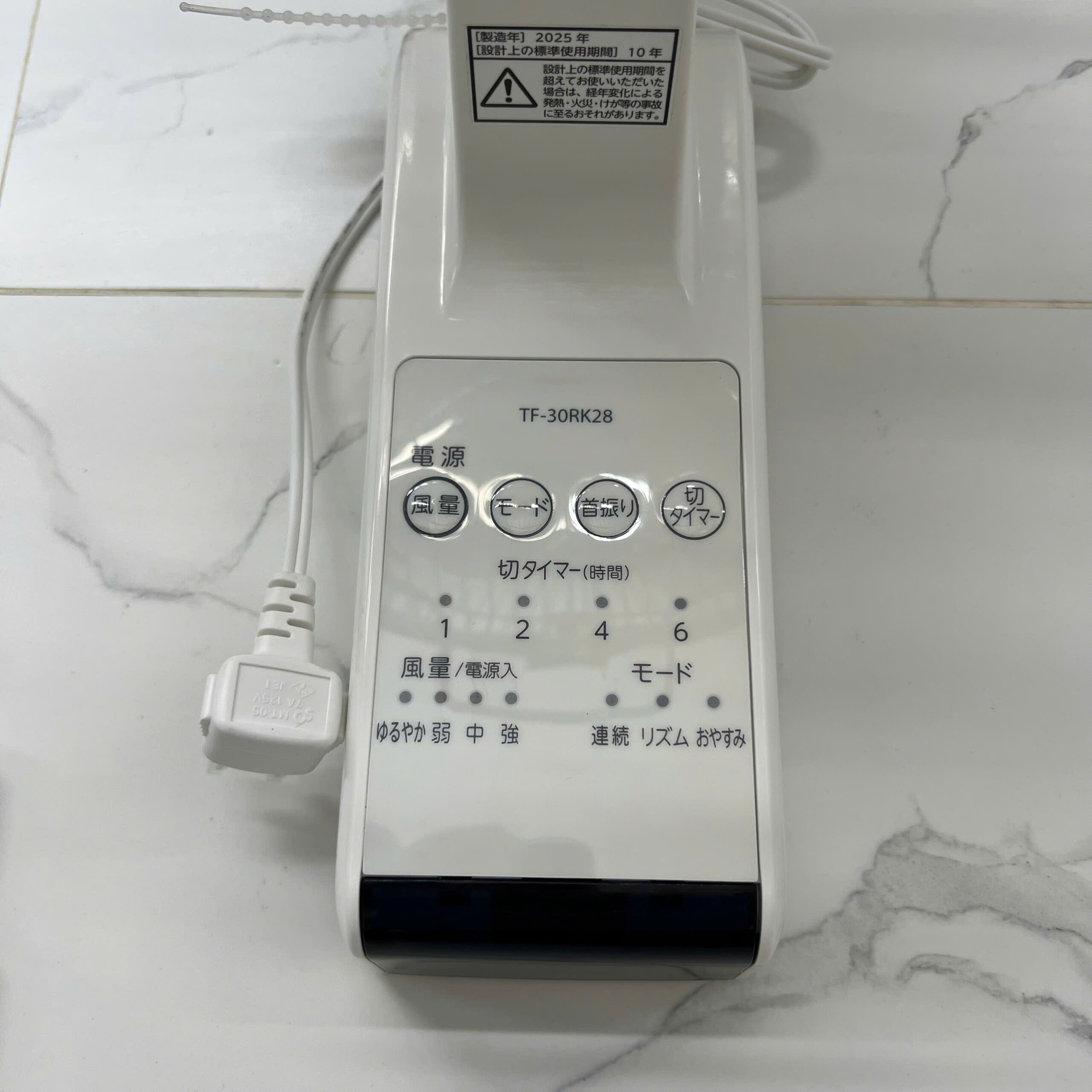 Quạt treo tường Toshiba TF-30RK28 thiết kế 7 cánh