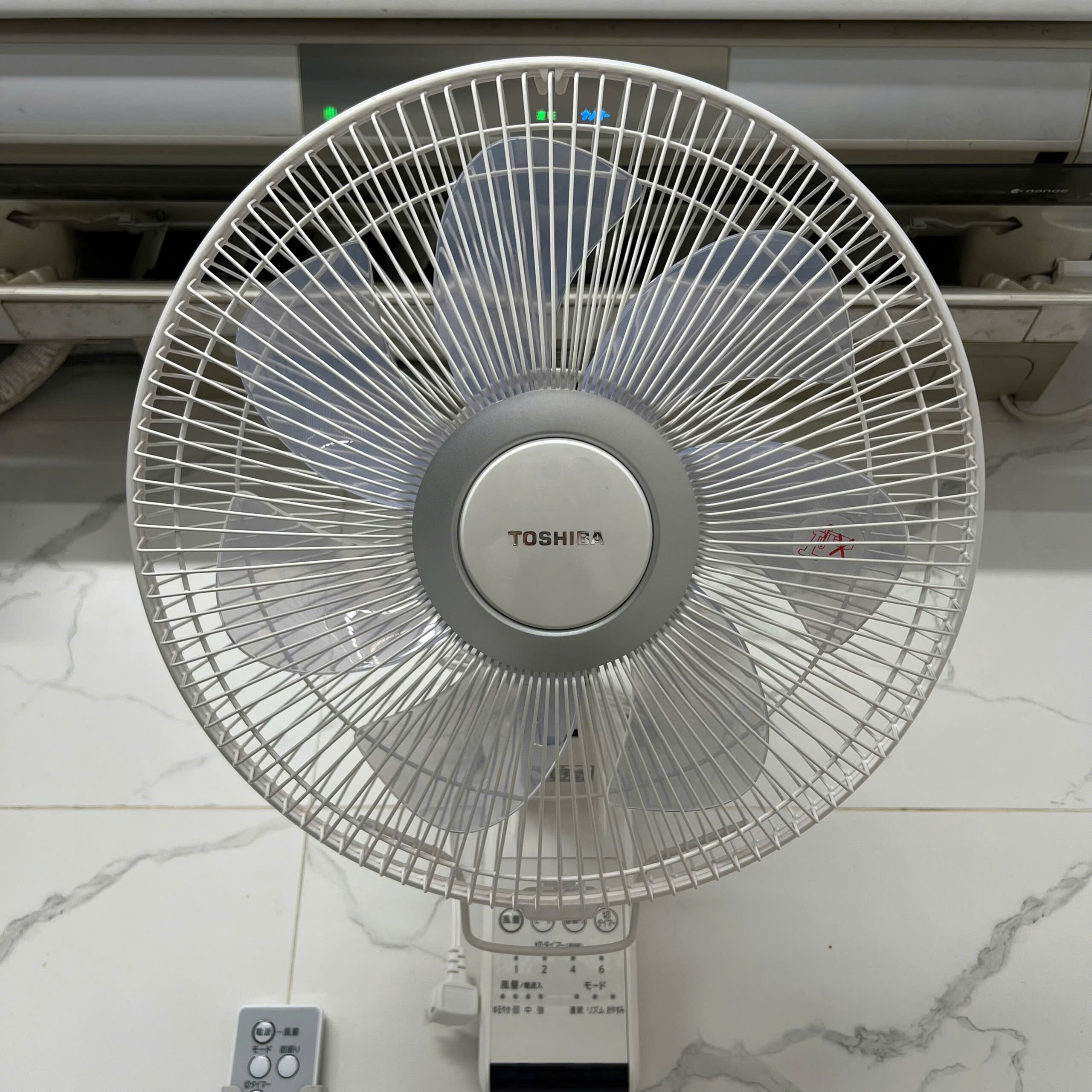 Quạt treo tường Toshiba TF-30RK28 thiết kế 7 cánh